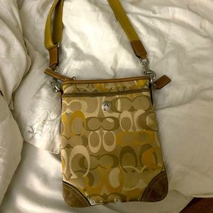 Tan/cream coach messager bag.